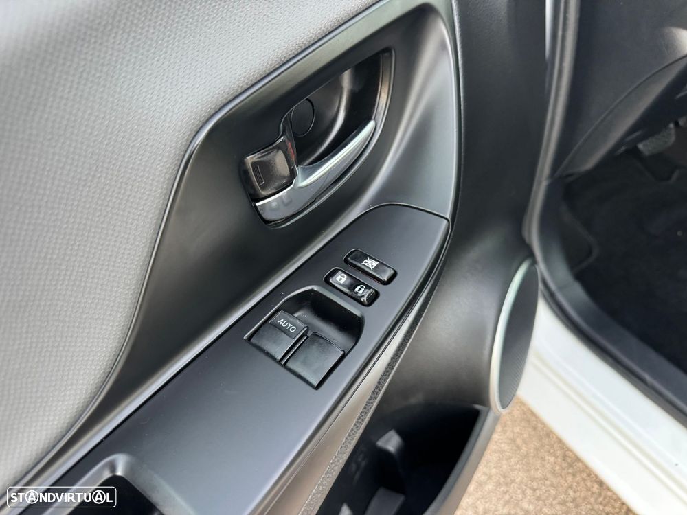 Toyota Yaris 1.5 HSD Comfort - 24