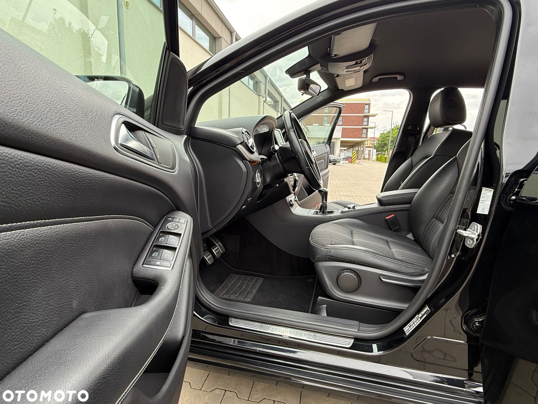 Mercedes-Benz Klasa B 180 UrbanStyle Edition - 18