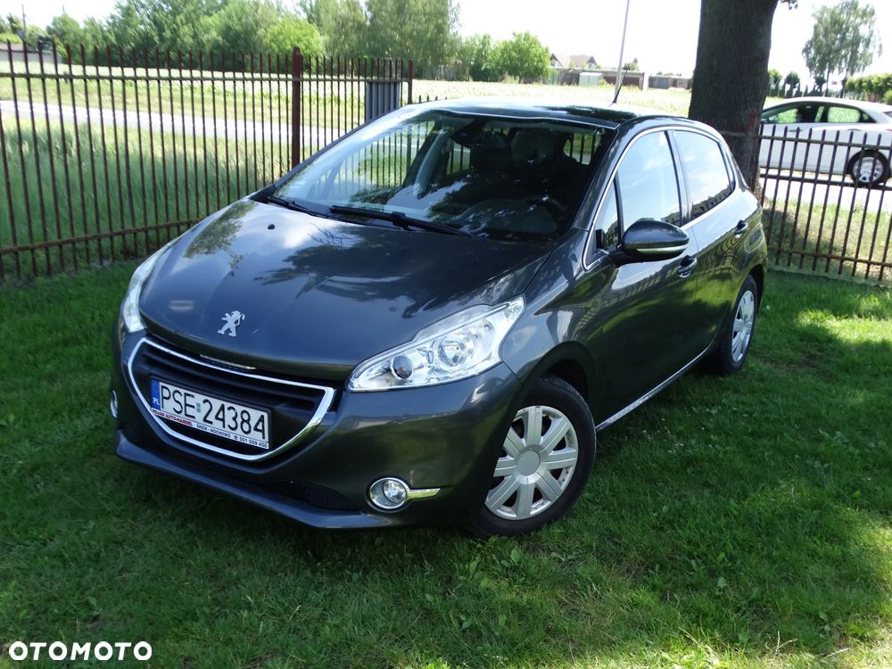Peugeot 208 - 1