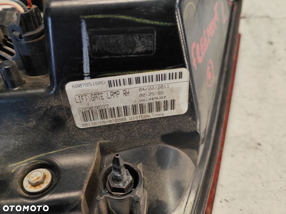FIAT FREEMONT 11r LAMPA PRAWY TYŁ 68078516AD - 5
