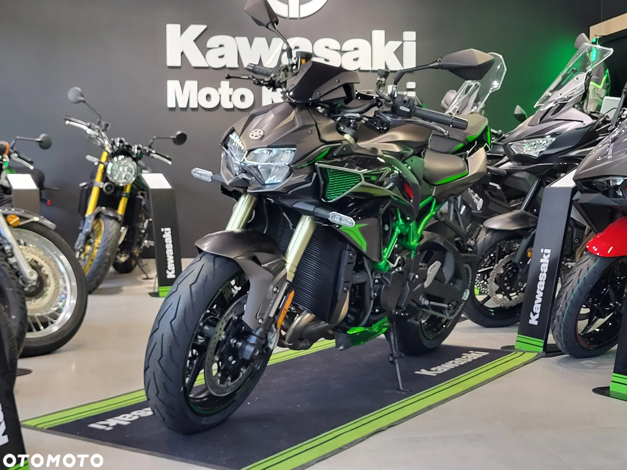 Kawasaki H2 - 11
