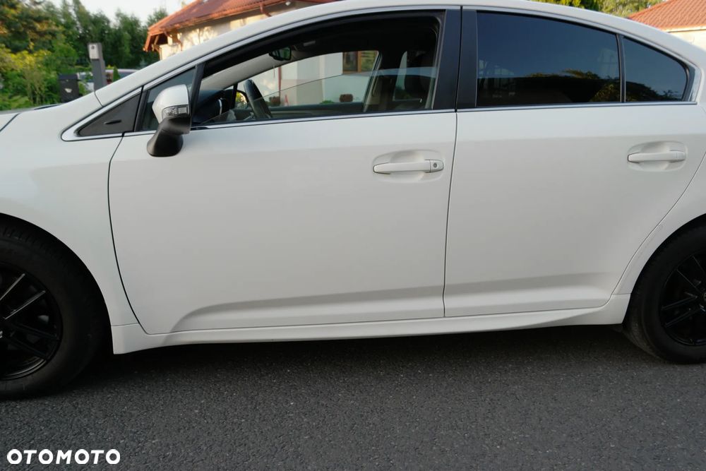 Toyota Avensis 1.8 Active - 11