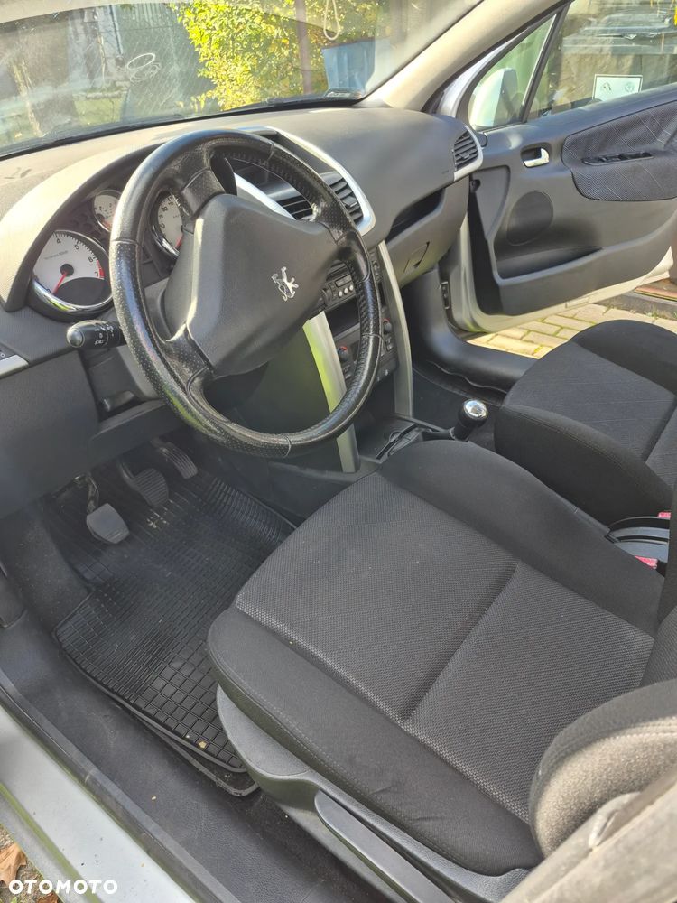 Peugeot 207 - 8