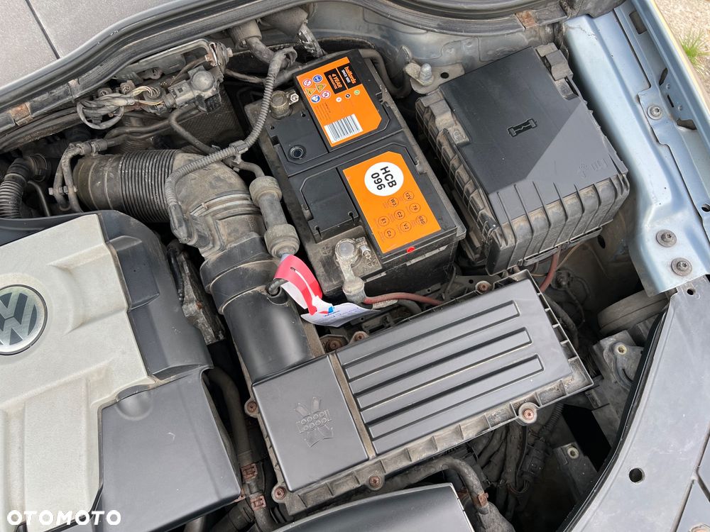 Volkswagen Passat 2.0 TDI DPF Highline - 24