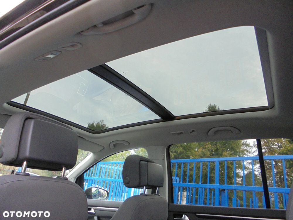 Volkswagen Touran 2.0 TDI DPF BlueMotion Technology DSG Highline - 12