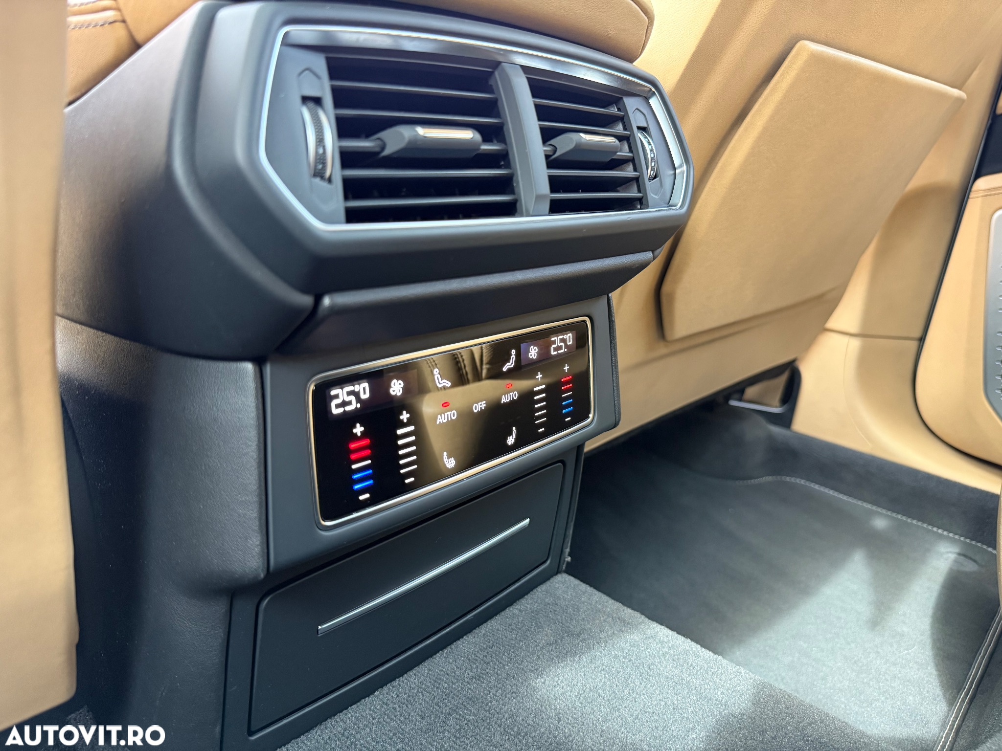Lamborghini URUS Standard - 12
