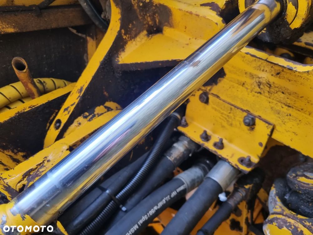 Volvo BM 4400 Ładowarka Fadroma Sprowadzona z Norwegii Widły Łyżka Bocian Wysięgnik! Aktualne badania w DEKRA! Oryginał zadbana Bez luzów i wycieków Potężna Moc. Nie pracowała w Kraju! 6 cylindrów pneumat Hamulec Opony jak Nowe - 40