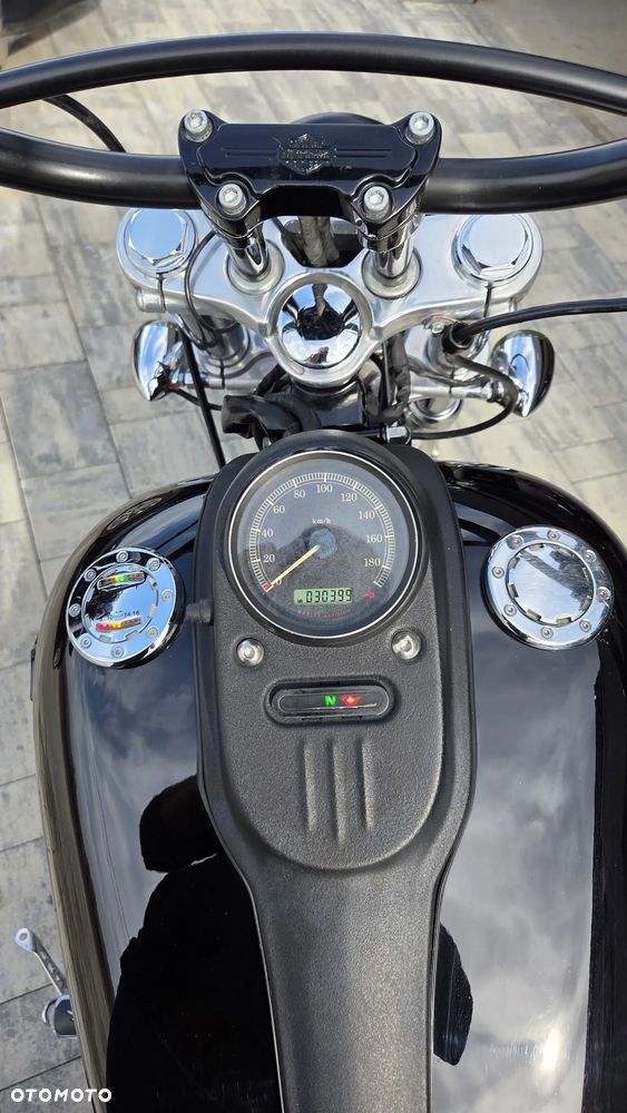 Harley-Davidson Dyna Street Bob - 8