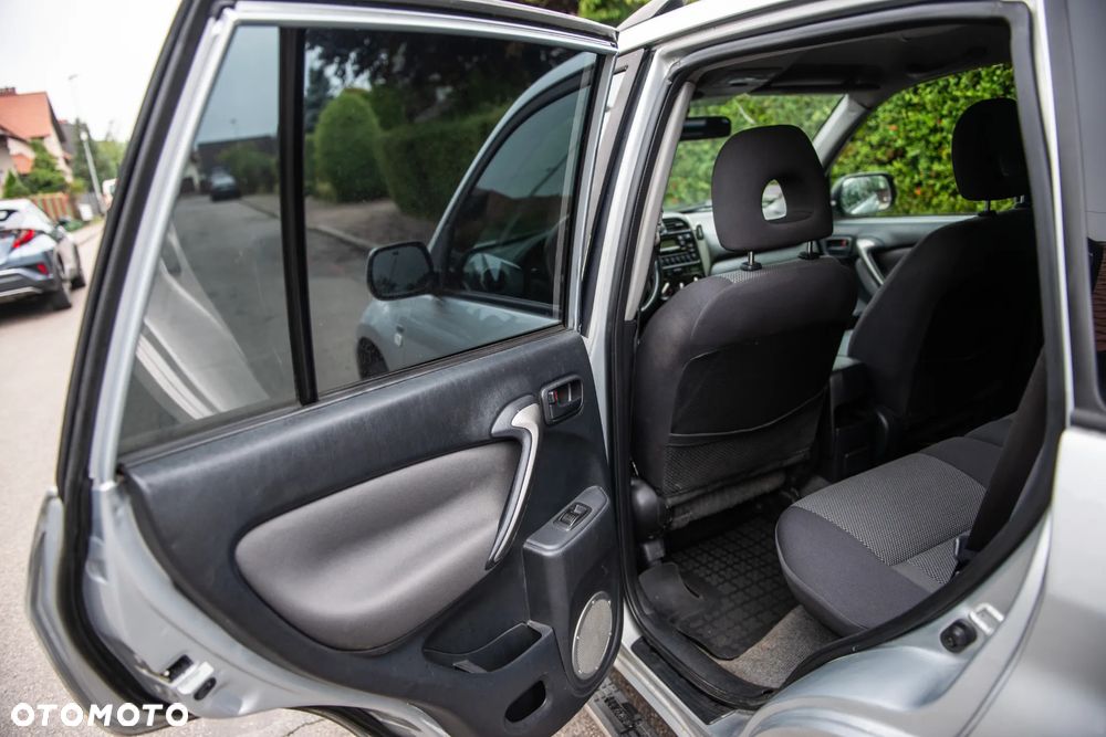 Toyota RAV4 1.8 VVT-i 4x2 - 21