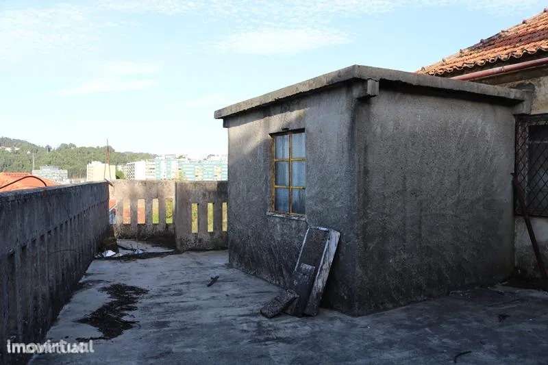 Imóvel constituido por 2 frações a 2 minutos do centro da cidade Braga - Grande imagem: 3/18