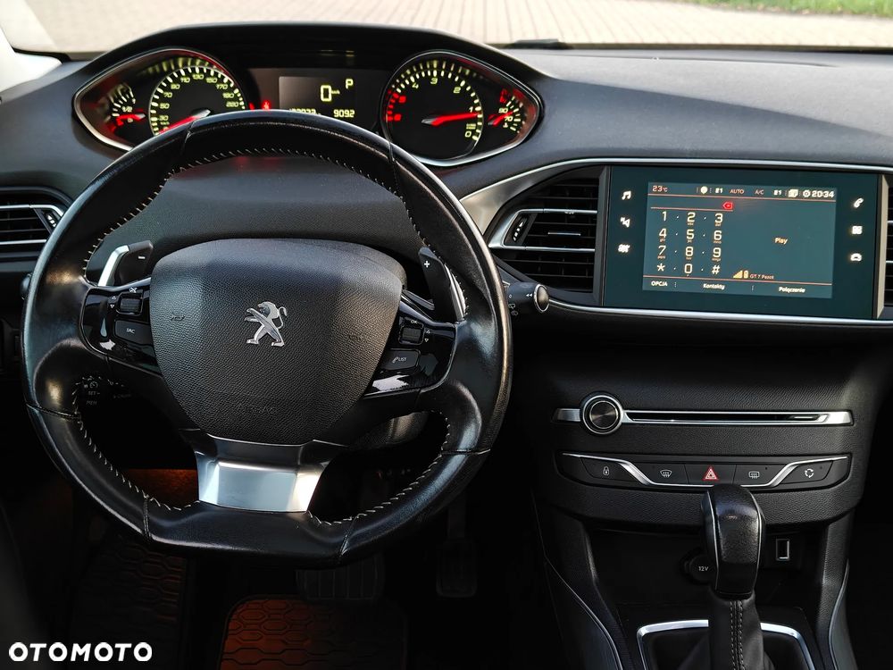 Peugeot 308 1.5 BlueHDi Allure S&S EAT6 - 17