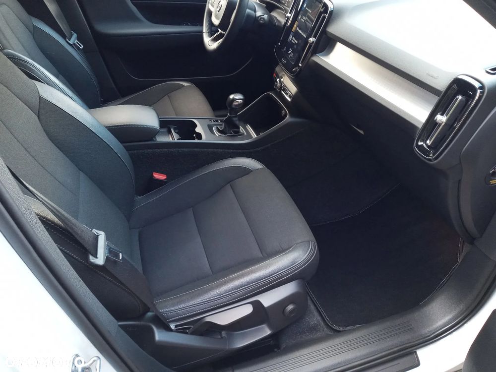 Volvo XC 40 T3 Momentum Pro - 31