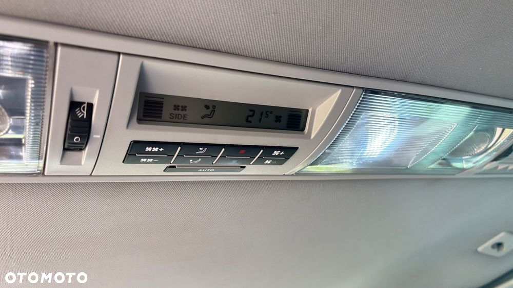 Volkswagen Multivan - 21