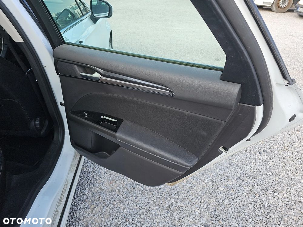Ford Mondeo 2.0 EcoBlue Titanium - 25