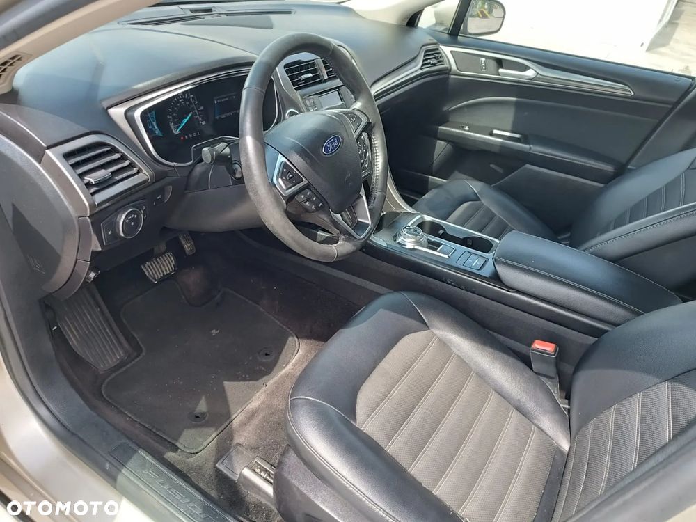 Ford Fusion - 8