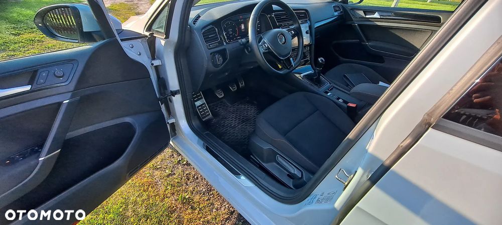 Volkswagen Golf 2.0 TDI Sound - 23