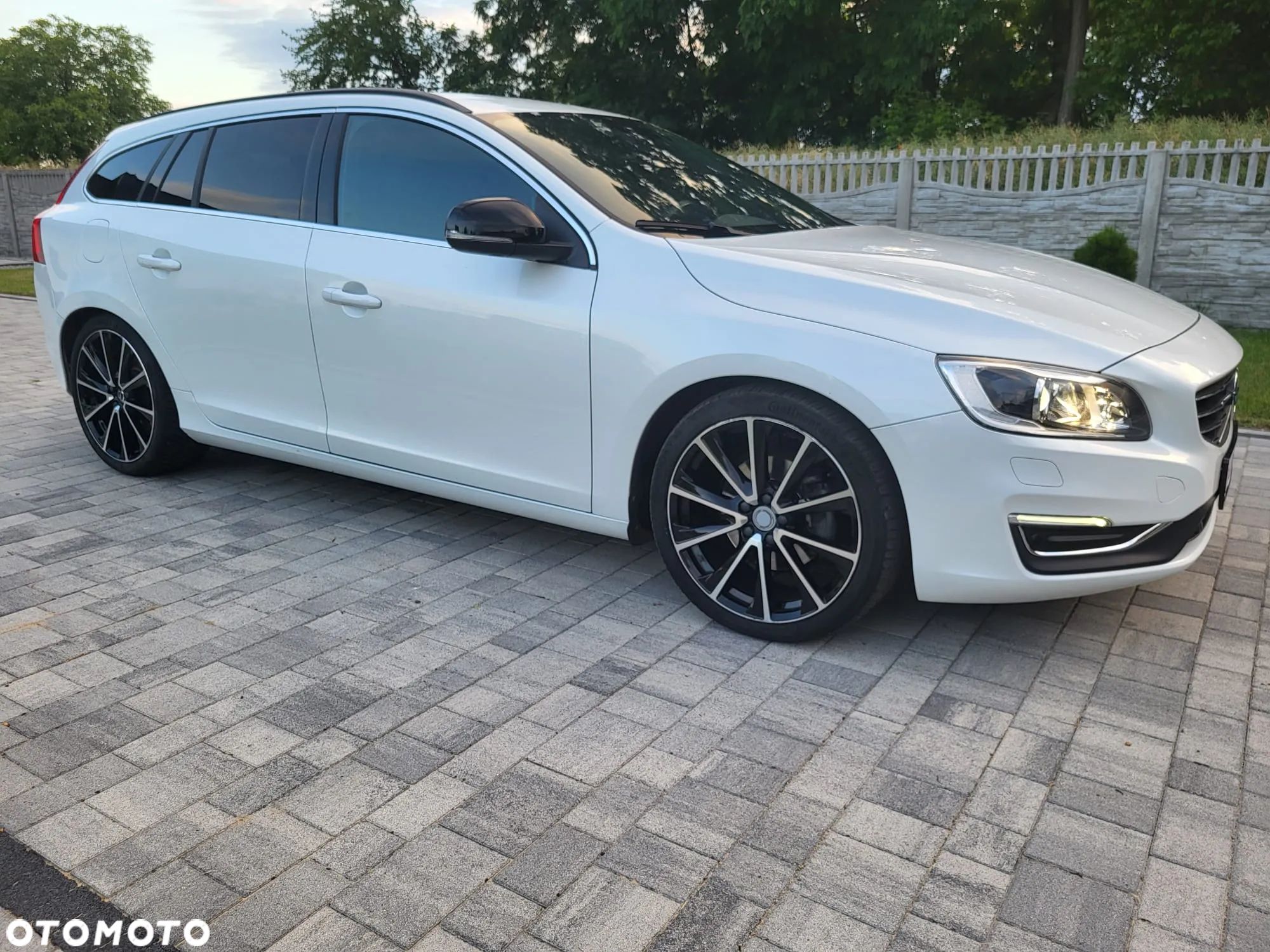 Volvo V60 T5 Geartronic Momentum - 1