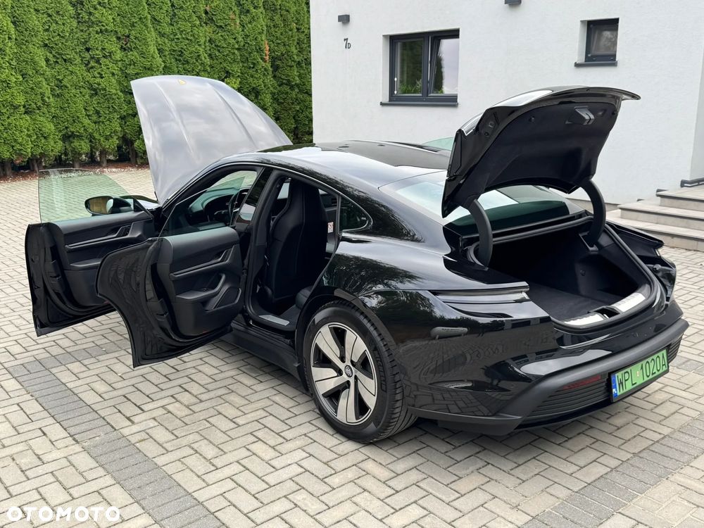 Porsche Taycan - 18
