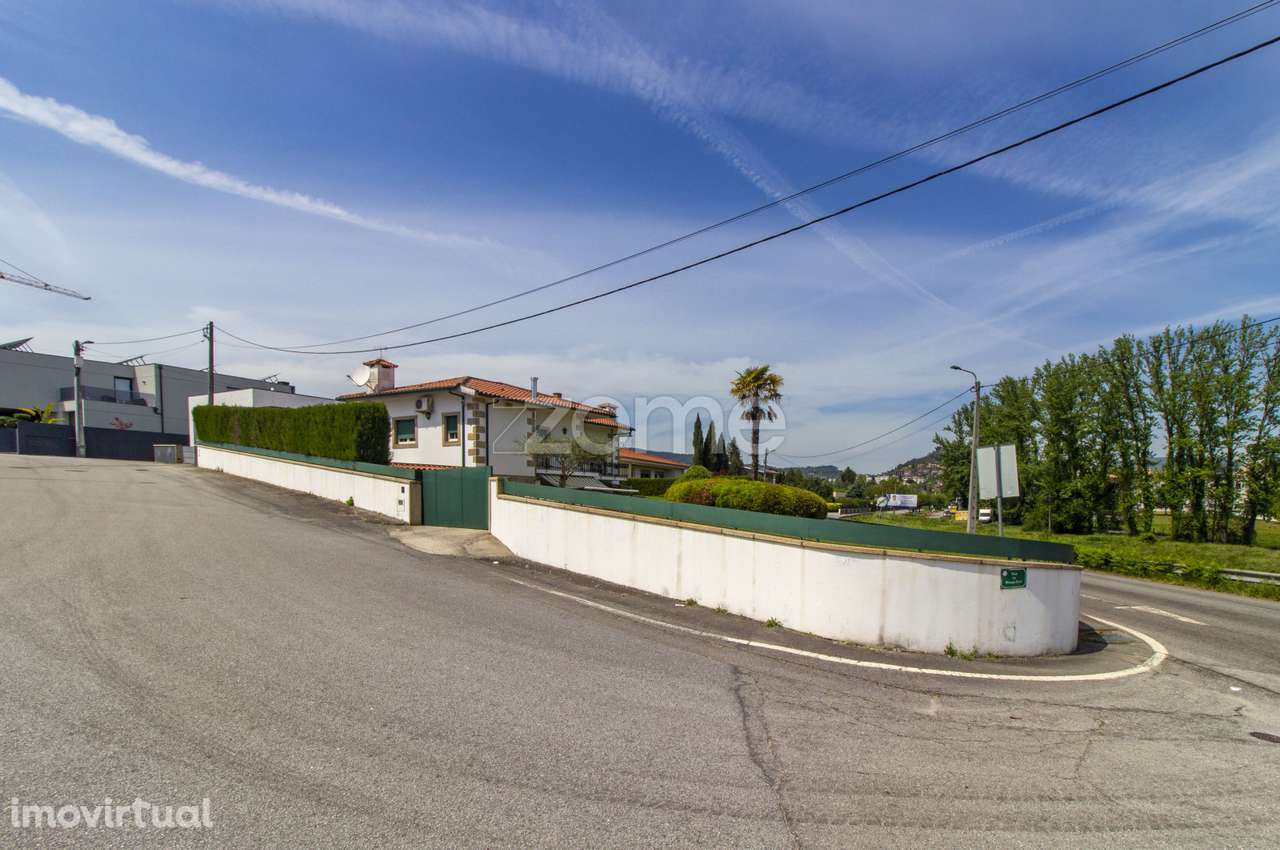 Moradia individual  T3 no centro da Póvoa de Lanhoso - Grande imagem: 3/31