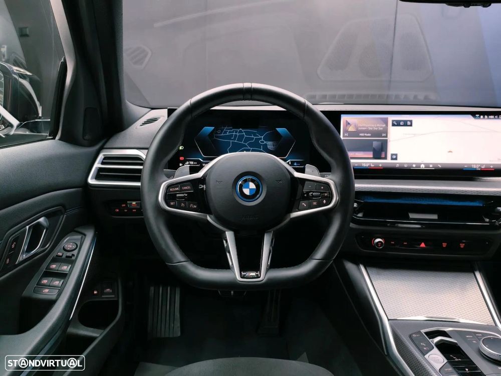 BMW 330 e Pack Desportivo M Pro Auto - 28