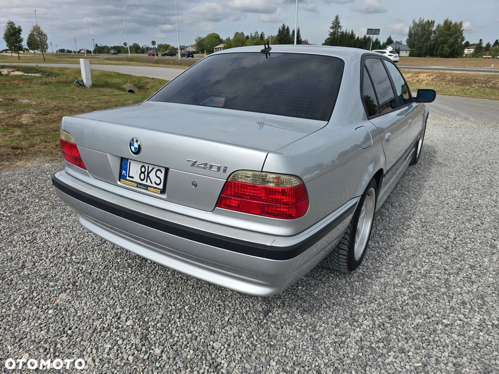 BMW Seria 7 - 8