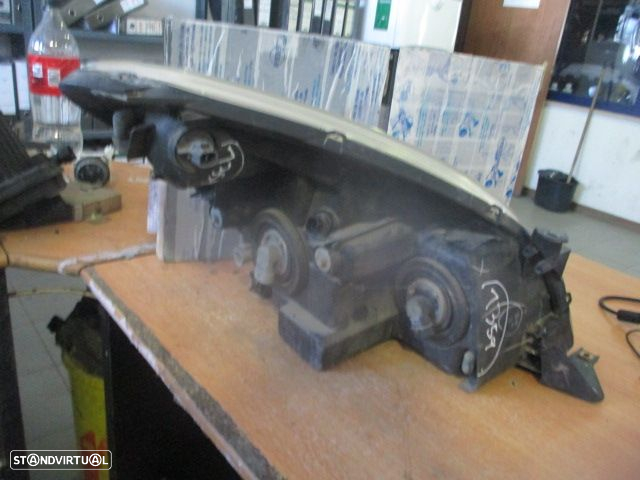Farol Far1359 TOYOTA COROLLA VERSO 2005 2.0 D4d 115Cv 5P CINZA Esq H7 H1 STANLEY - 2