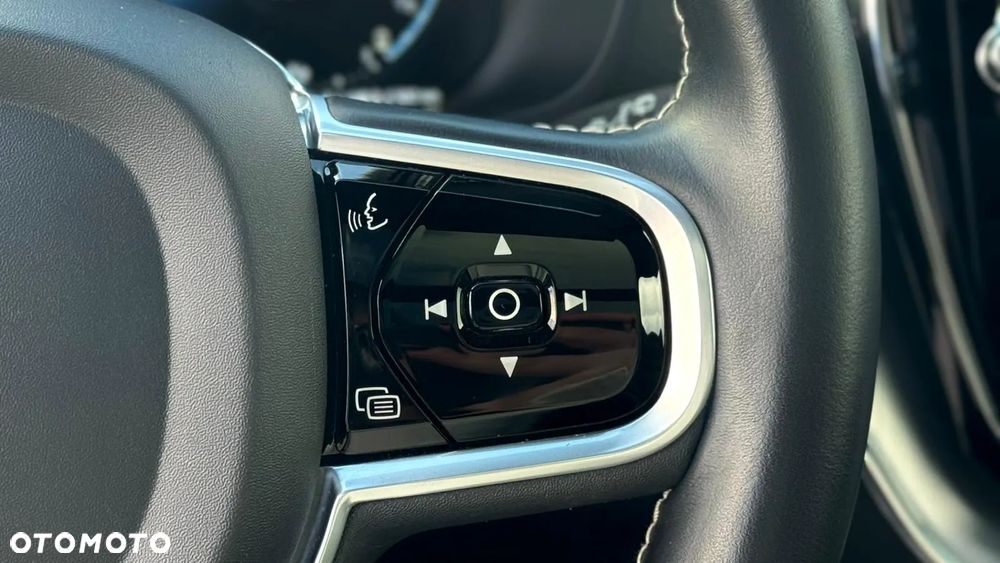 Volvo XC 60 T6 Plug-In Hybrid AWD R-Design - 13