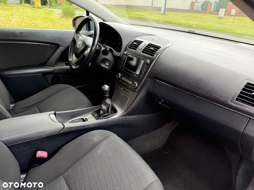 Toyota Avensis 1.8 Sol - 23