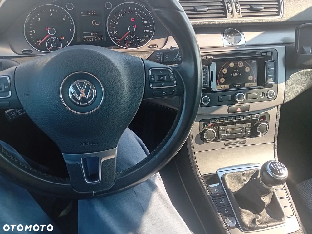 Volkswagen Passat 1.6 TDI BlueMotion Technology Highline - 19