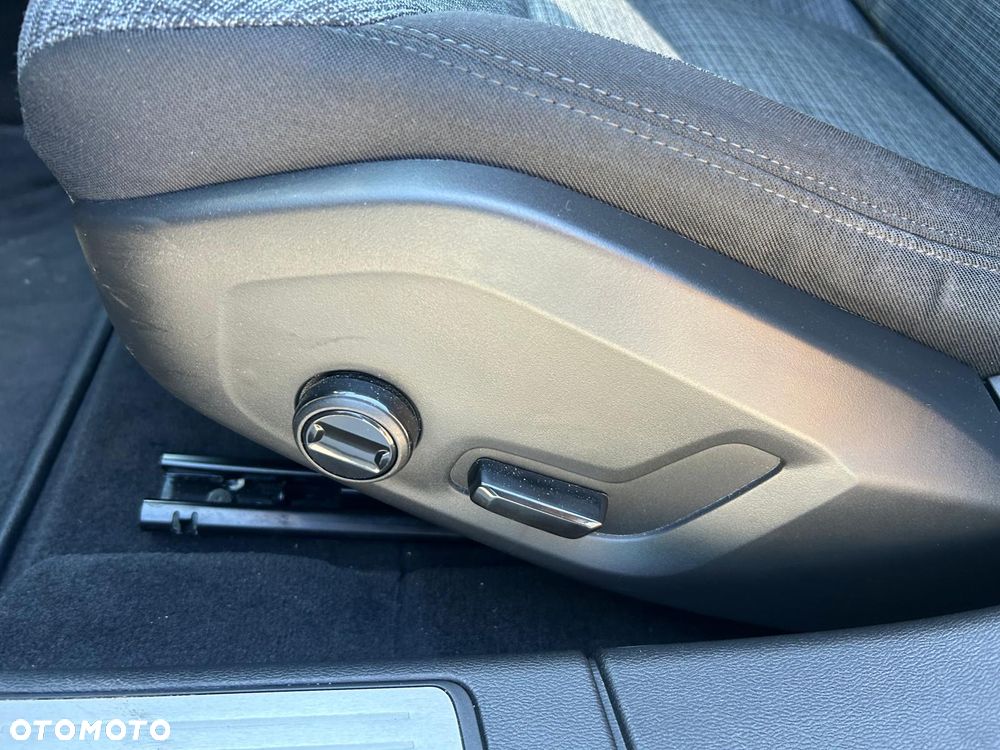 Volvo V60 B4 D Plus Dark - 31