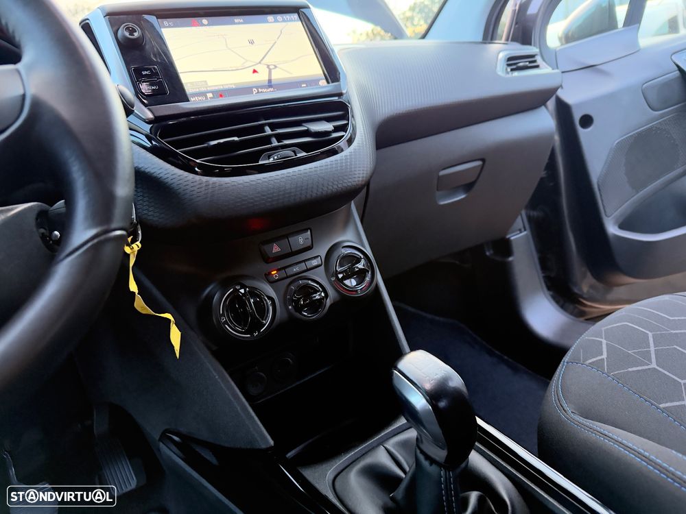 Peugeot 2008 1.5 BlueHDi Signature - 44