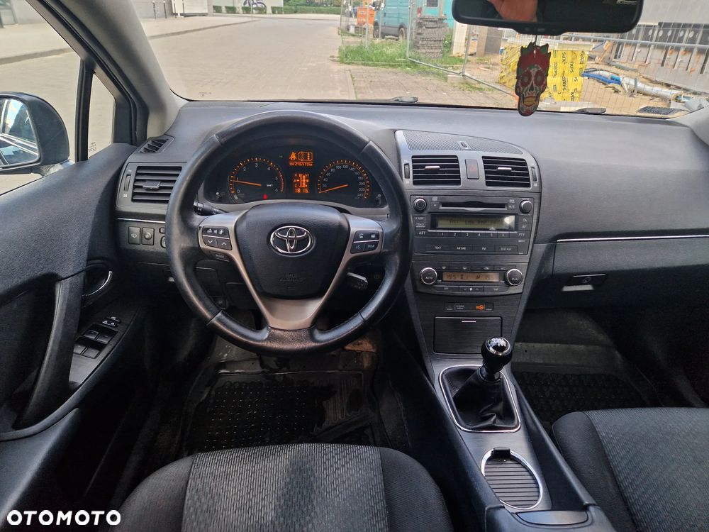 Toyota Avensis 2.2 D-4D Prestige Gold - 8