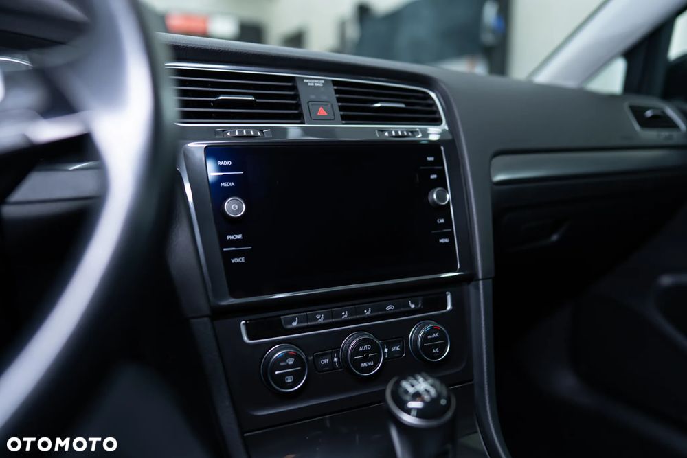 Volkswagen Golf 1.6 TDI SCR Comfortline - 26