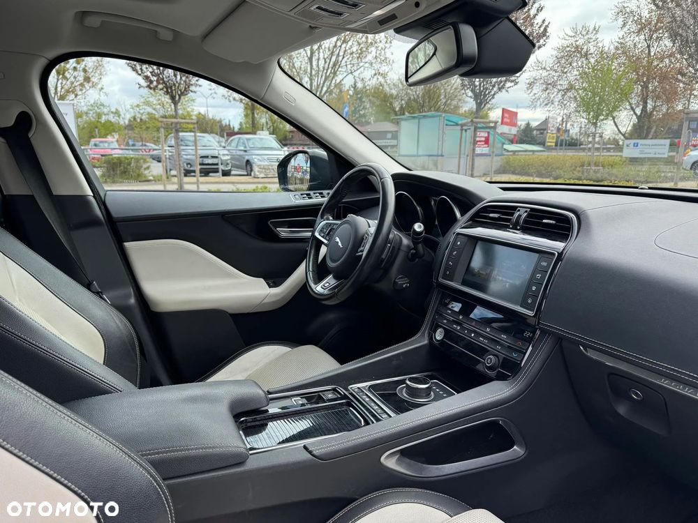 Jaguar F-Pace 20d AWD R-Sport - 13