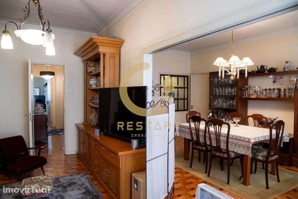 Moradia de Rés-do-chão e 1º Andar com Utilizações Independentes junto - Grande imagem: 5/42