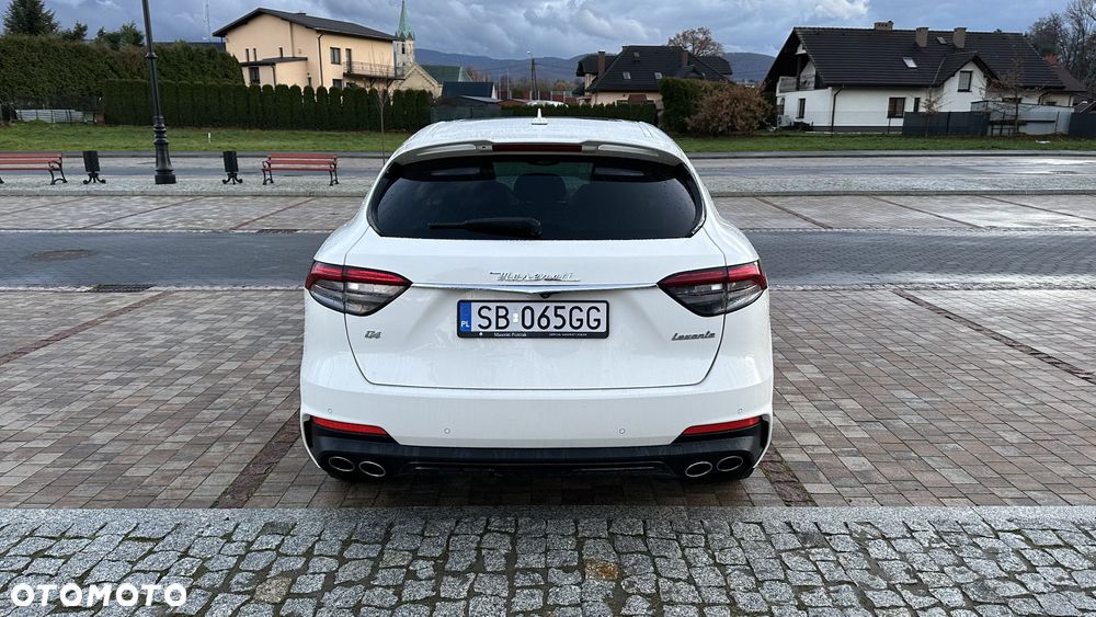 Maserati Levante Q4 Executive - 8