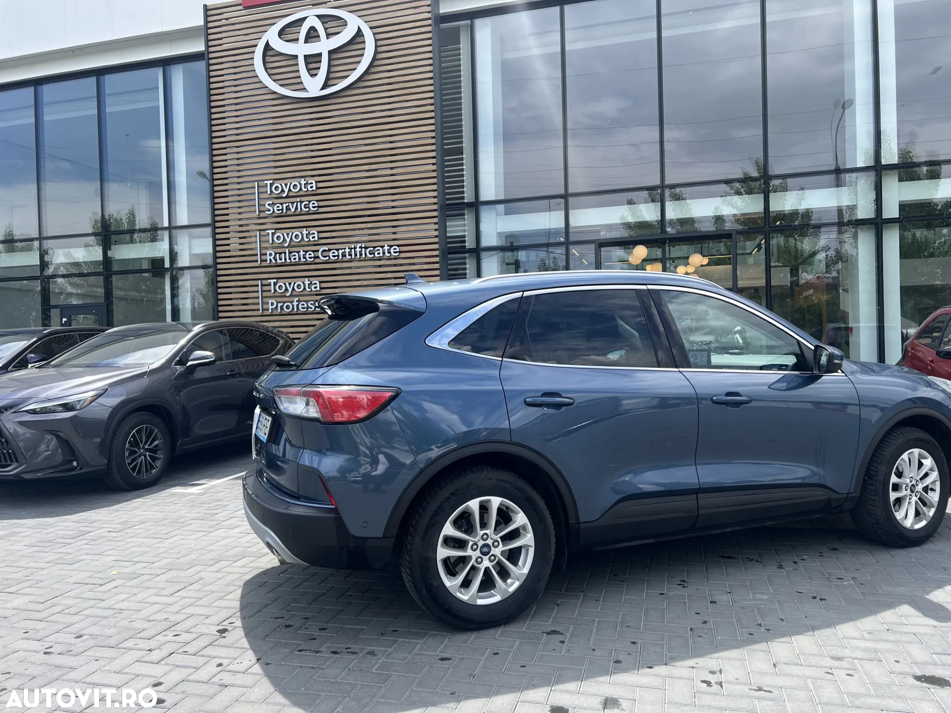 Ford Kuga 2.0 EcoBlue A8 AWD Titanium - 4