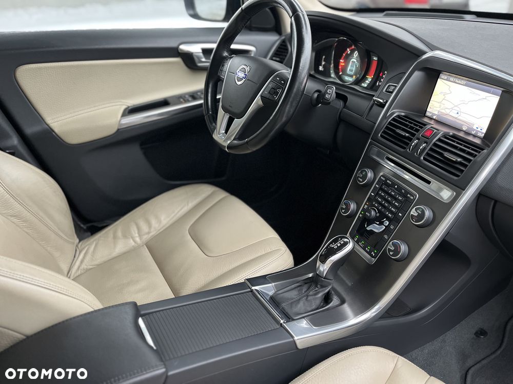 Volvo XC 60 D4 Geartronic Momentum - 24