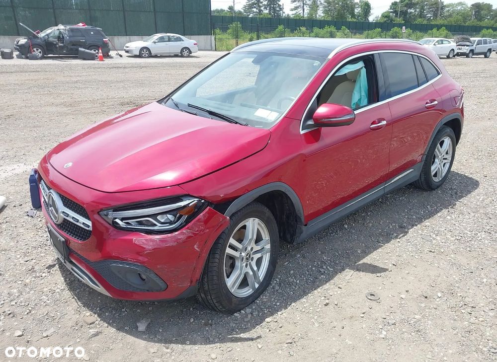 Mercedes-Benz GLA 250 8G-DCT AMG Line - 3