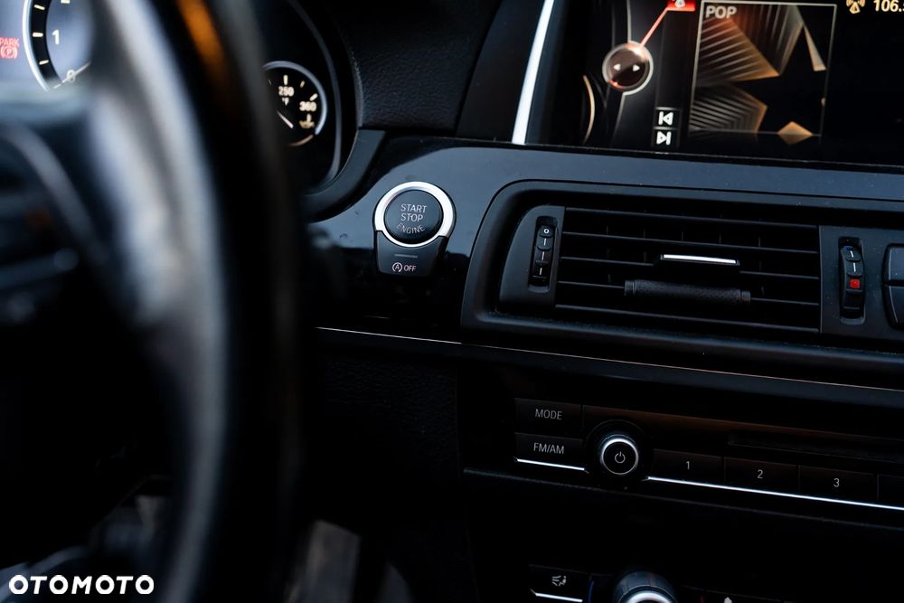 BMW Seria 5 528i - 32
