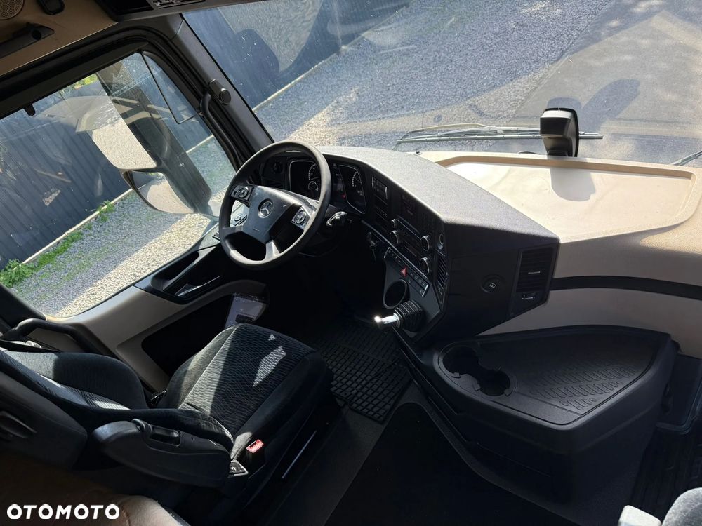 Mercedes-Benz ACTROS - 10