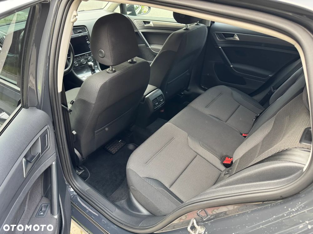 Volkswagen Golf e-Golf - 11