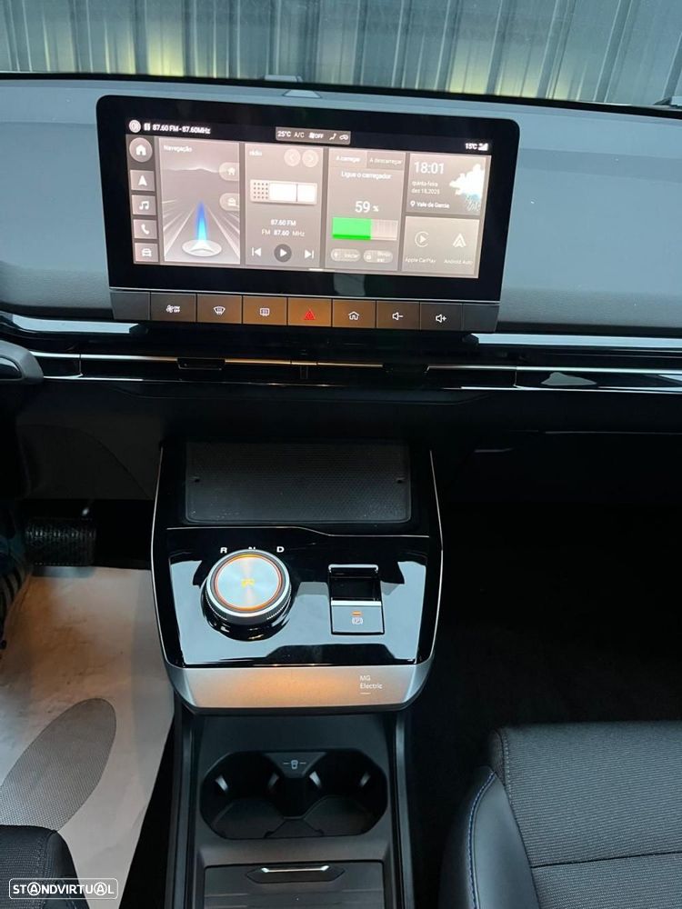 MG MG4 64 kWh Luxury - 16