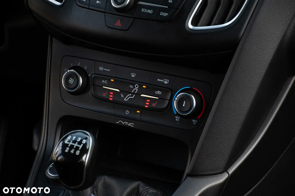 Ford Focus 1.5 EcoBlue Start-Stopp-System TITANIUM - 29
