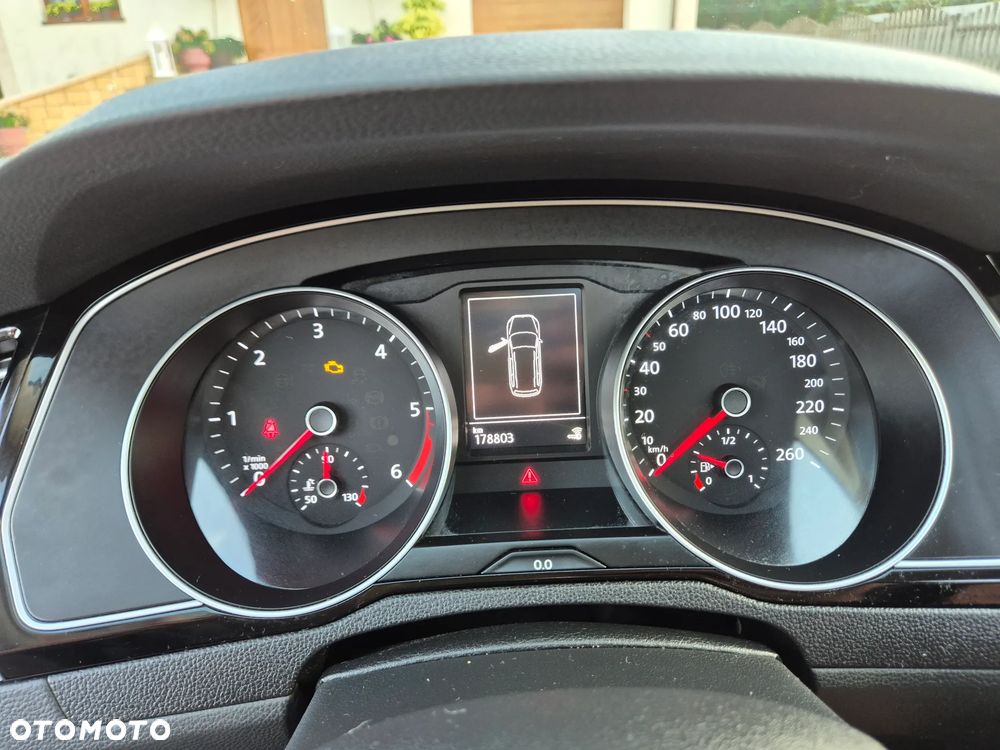 Volkswagen Passat - 30