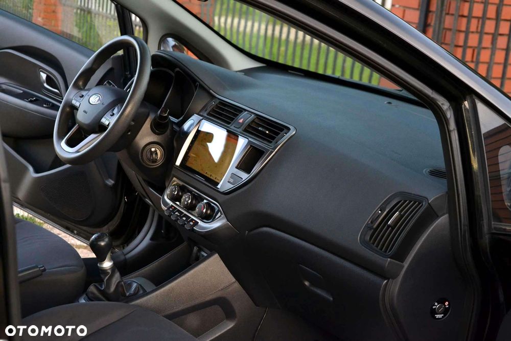 Kia Rio 1.2 Dream Team Edition - 17