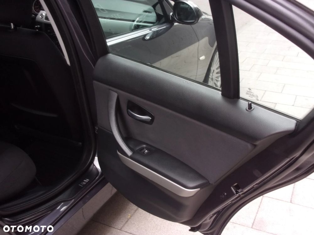 BMW Seria 3 - 39