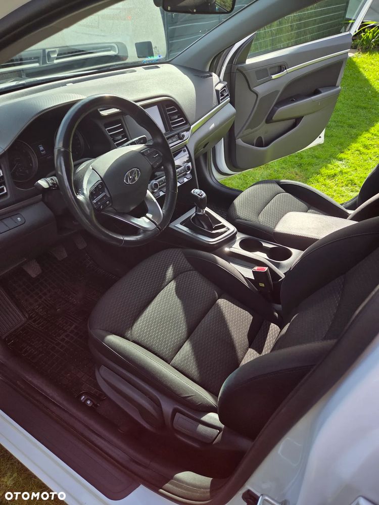 Hyundai Elantra - 17