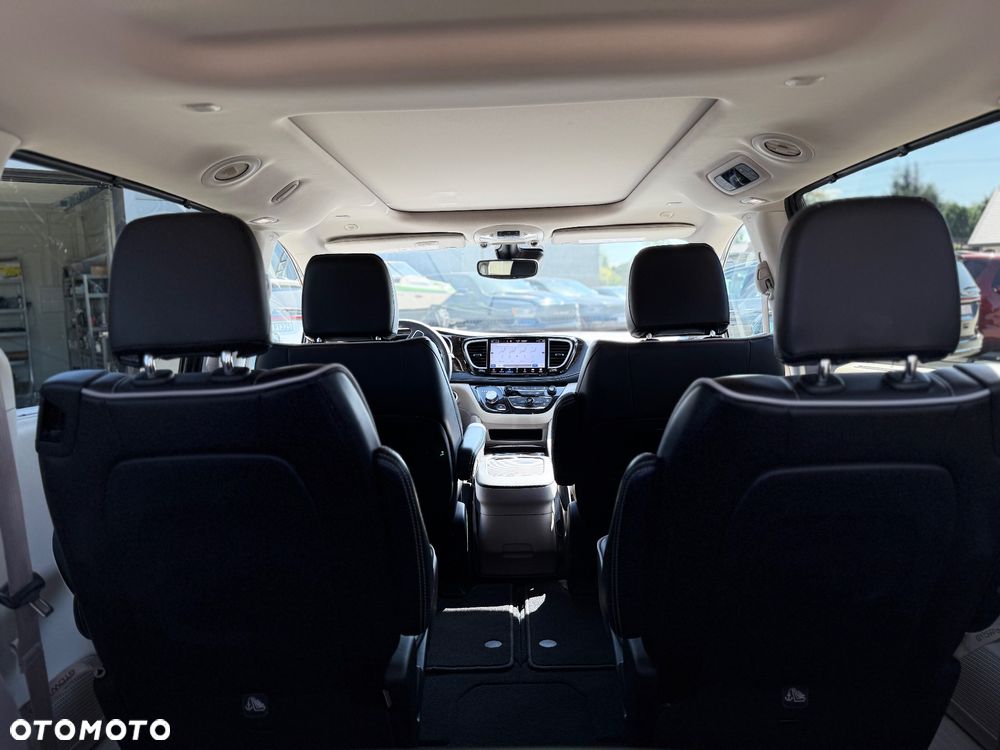 Chrysler Pacifica - 28