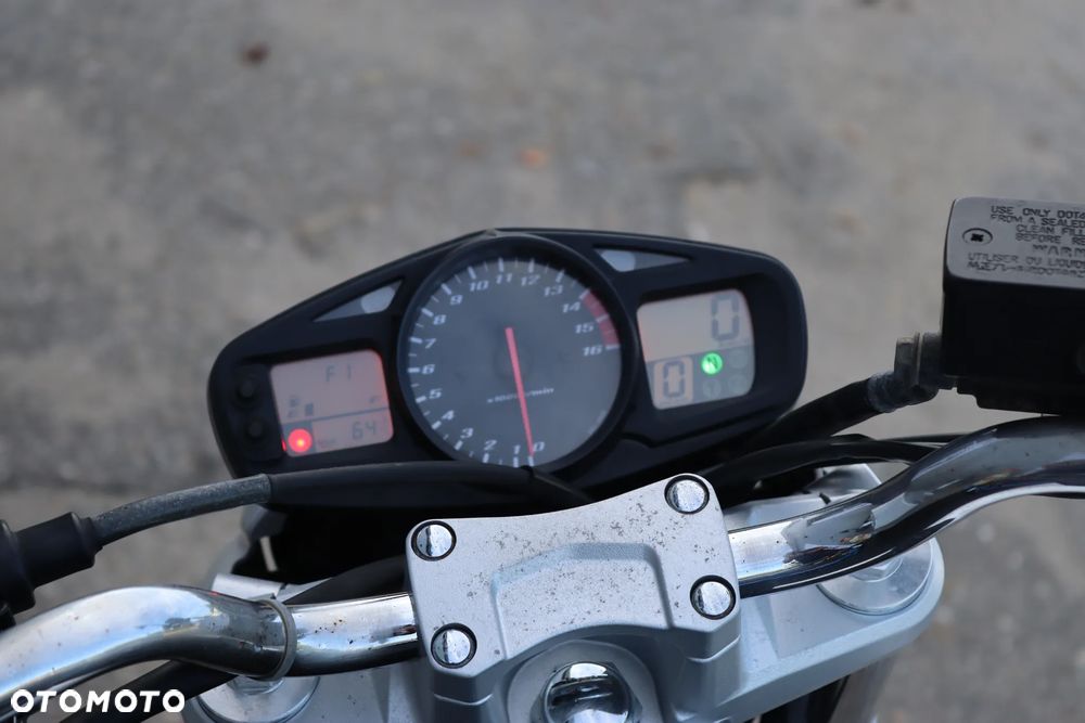 Suzuki GSR - 18